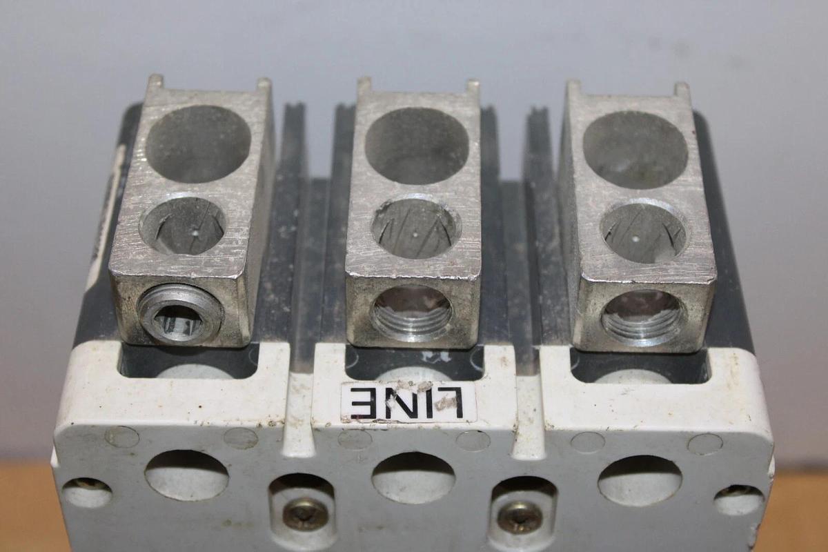 Used CUTLER HAMMER CIRCUIT BREAKER KD3400F 350 AMP TRIP 600 VAC 3-POLE KD3350W