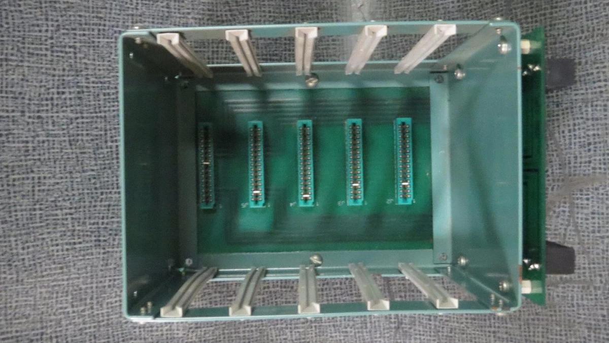 Used YORK 5 SLOT PLC CHASSIS 031-00809C000 REV B WITH FRONT BOARD 031-00816C000