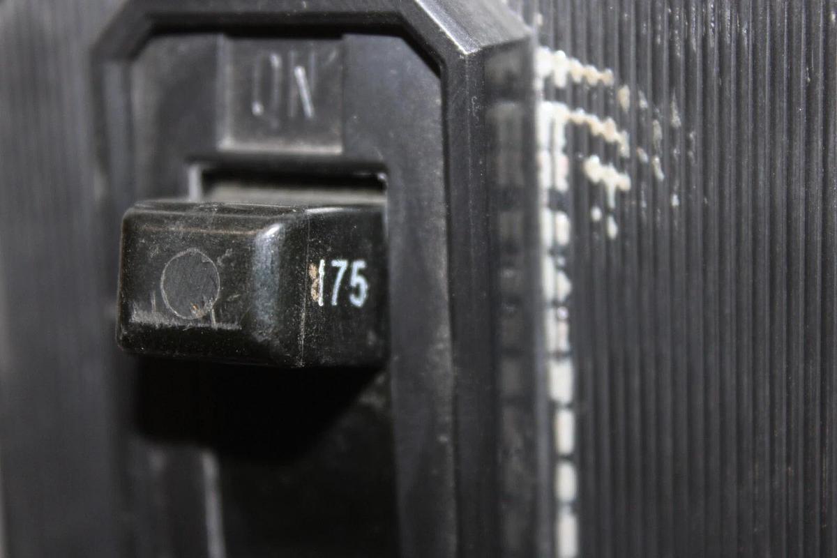 Used SIEMENS CIRCUIT BREAKER QJ23B175 175 AMP 240 VAC 3-POLE **WARRANTY**