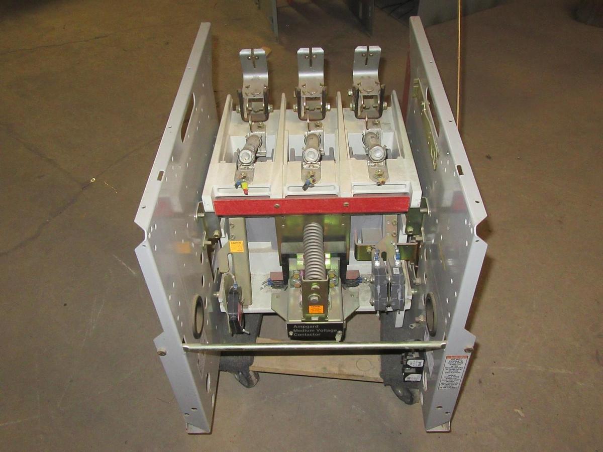 Used CUTLER-HAMMER AMPGARD MEDIUM VOLTAGE CONTACTOR SJS25VW430 2400V 360A COIL: 120V