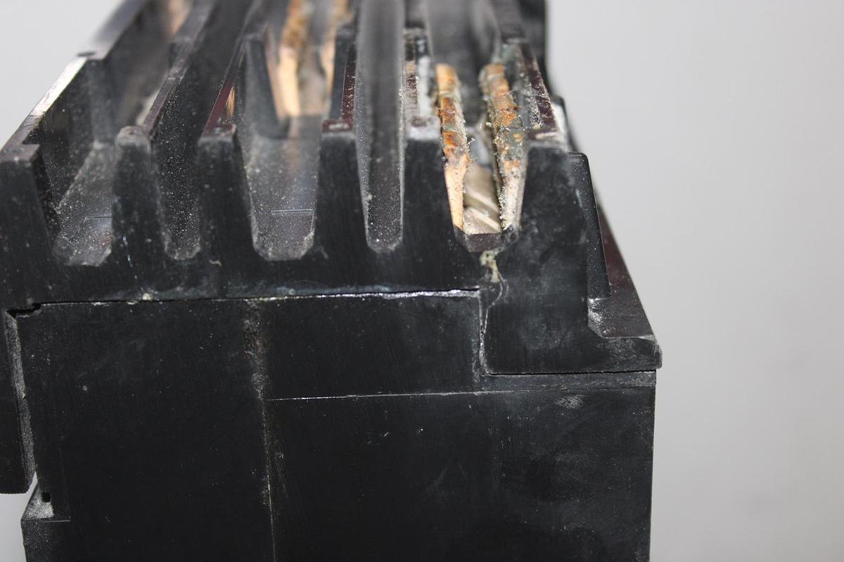 Used SQUARE D POWERPACT PLUG-IN SUB-FEED LUG SL800 SERIES 2 800 AMP 600 VAC 3-POLE
