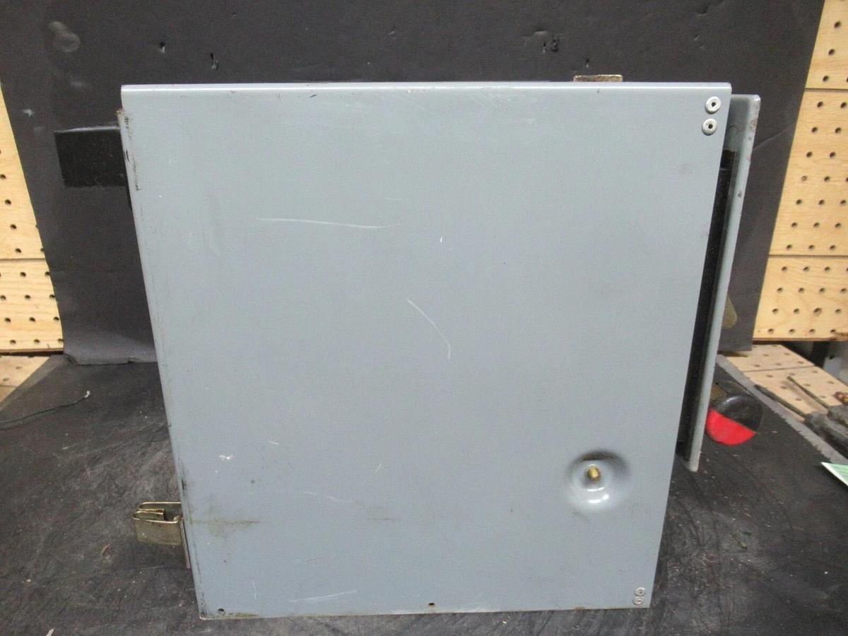 Used SQUARE D MCC MOTOR CONTROL STARTER 12" MODEL 5 W/ 8536SCO3 STARTER NEMA 1 30 AMP