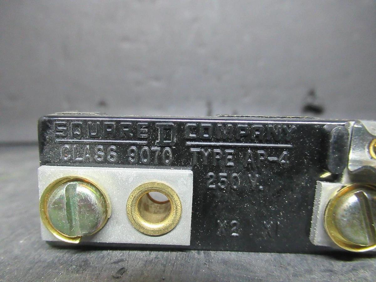 Used SQUARE D FUSE BLOCK ASSEMBLY 9070 AP-4 SER. A 250 VOLT **WARRANTY INCLUDED**