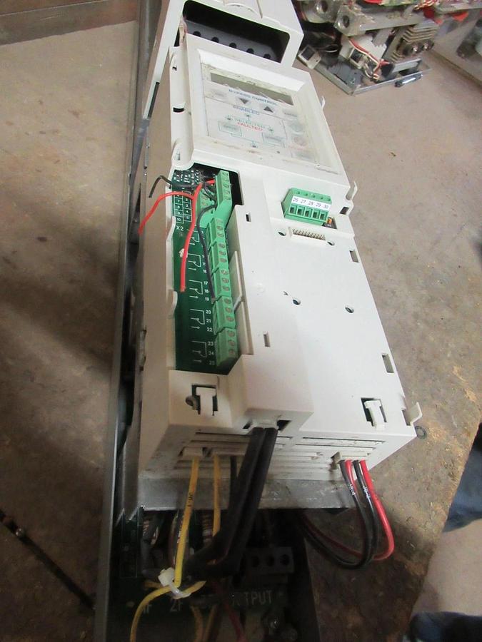 Used ABB VARIABLE SPEED DRIVE ACH550-VDR-015A-4 W/ BYPASS 10HP 3PHASE 480V 15.4A
