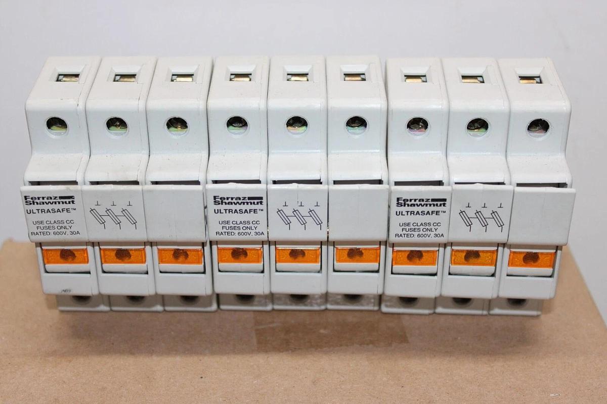 Used LOT OF 3 FERRAZ SHAWMUT FUSE HOLDER USCC31 30 AMP 600 VOLT Y218038
