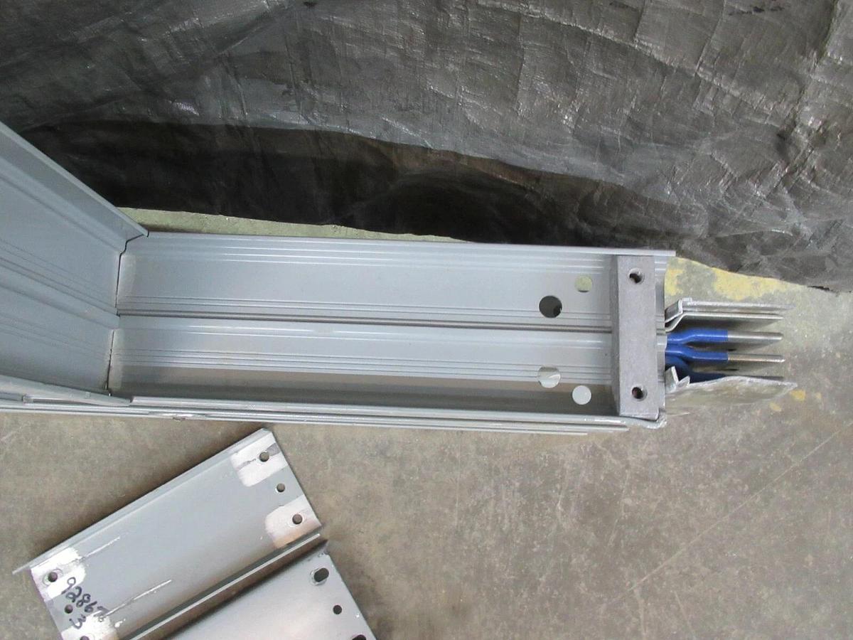 Used 3000 AMP GE SPECTRA SERIES FLATWISE OFFSET BUSWAY 02692867 600 V 3 PH 3 W W/ G