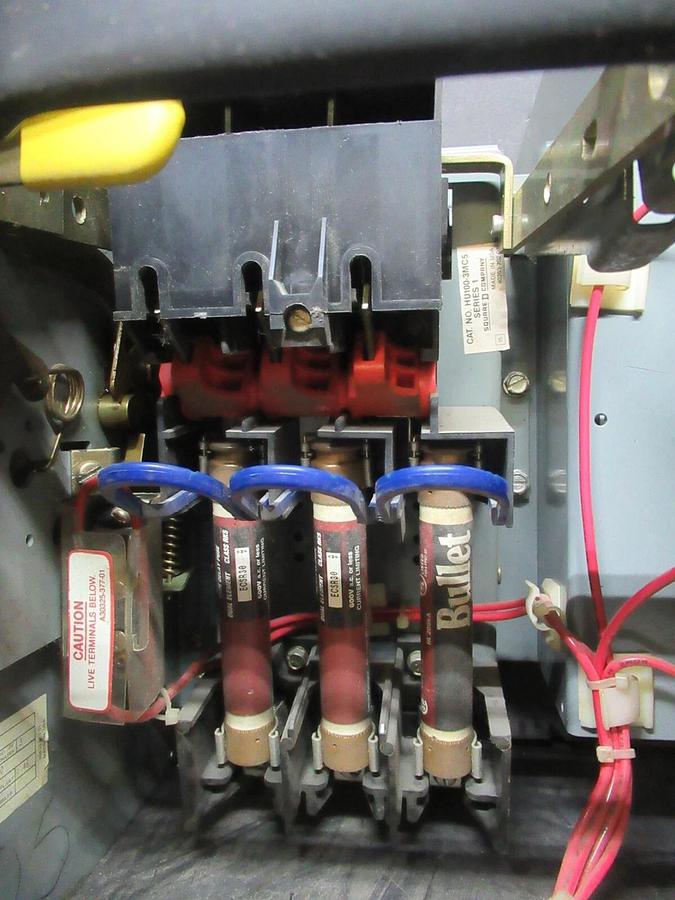 Used SQUARE D MCC MOTOR CONTROL STARTER 12" MODEL 5 W/ 8536SCO3 STARTER NEMA 1 30 AMP