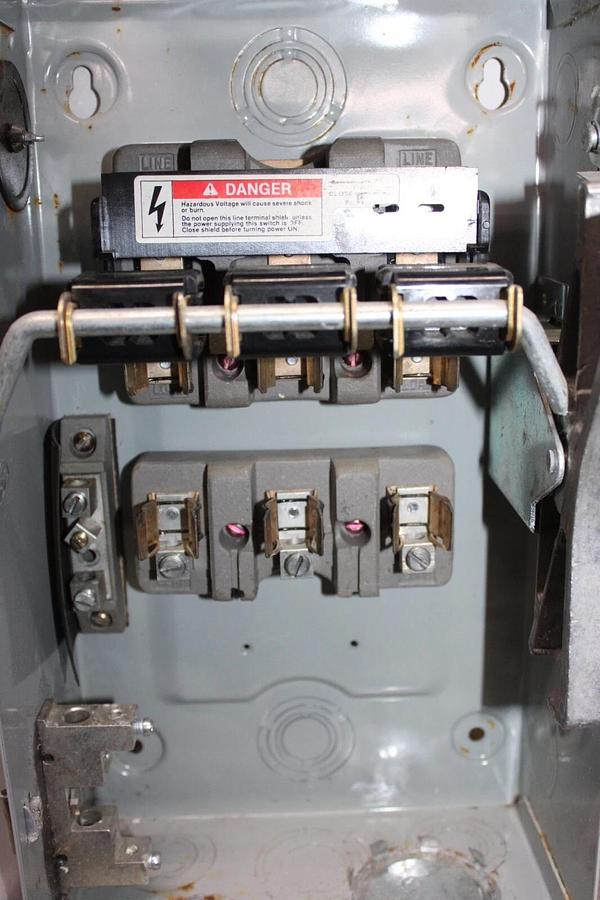 Used ITE ENCLOSED SWITCH SN422 60 AMP 240 VAC TYPE 1 3-PHASE 15HP