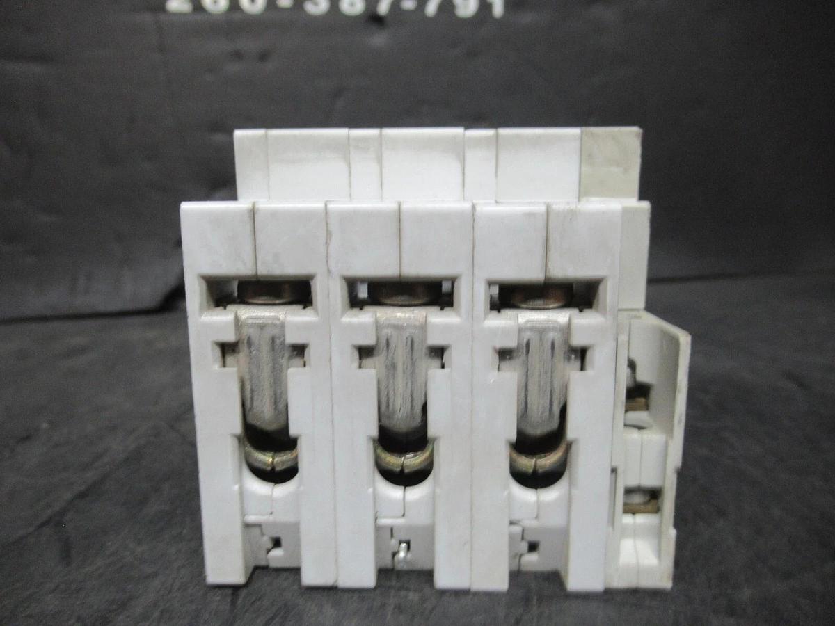 Used SIEMENS CIRCUIT BREAKER 5SX23 C25 25 AMP 480 VAC 3-POLE W/ 5SX9100 AUXILLIARY