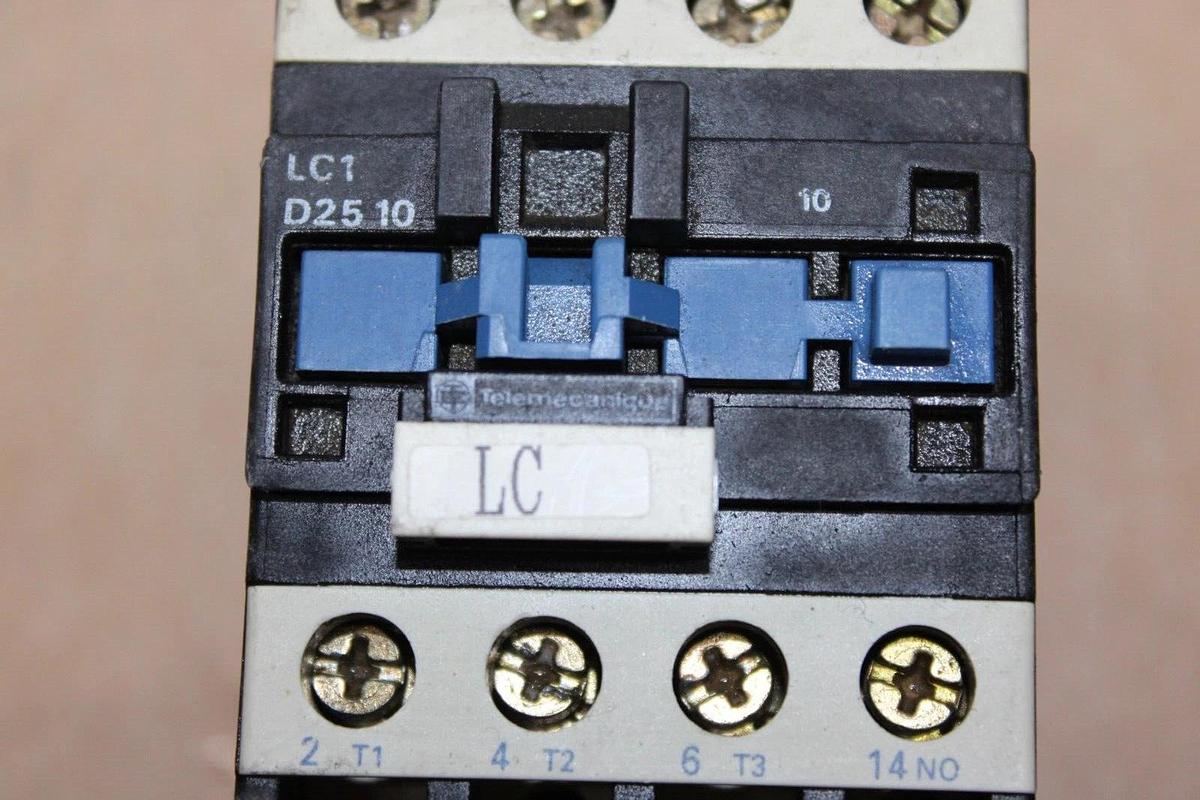 Used TELEMECANIQUE CONTACTOR LC1D2510 40 AMP 600 VAC 20 HP COIL: 120 VOLT