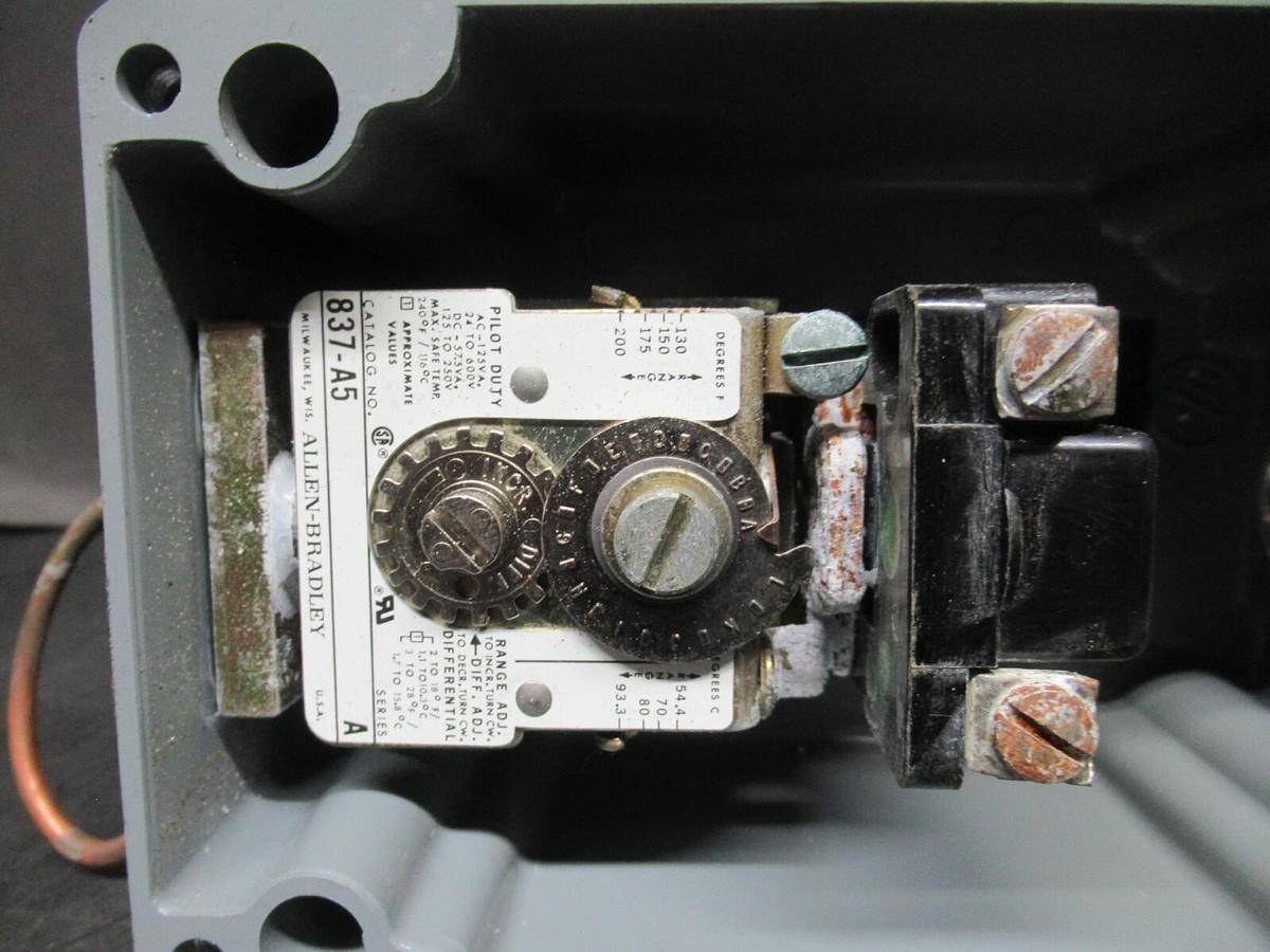 Used ALLEN-BRADLEY TEMPERATURE CONTROL SWITCH 837-A5 24-600 VAC @ 125 VA NEMA 4, 13