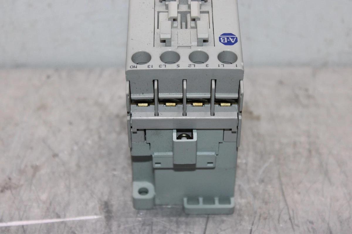 Used ALLEN BRADLEY CONTACTOR 100-C12*10 600 VAC 25 AMP 10 HP COIL: 120 VAC