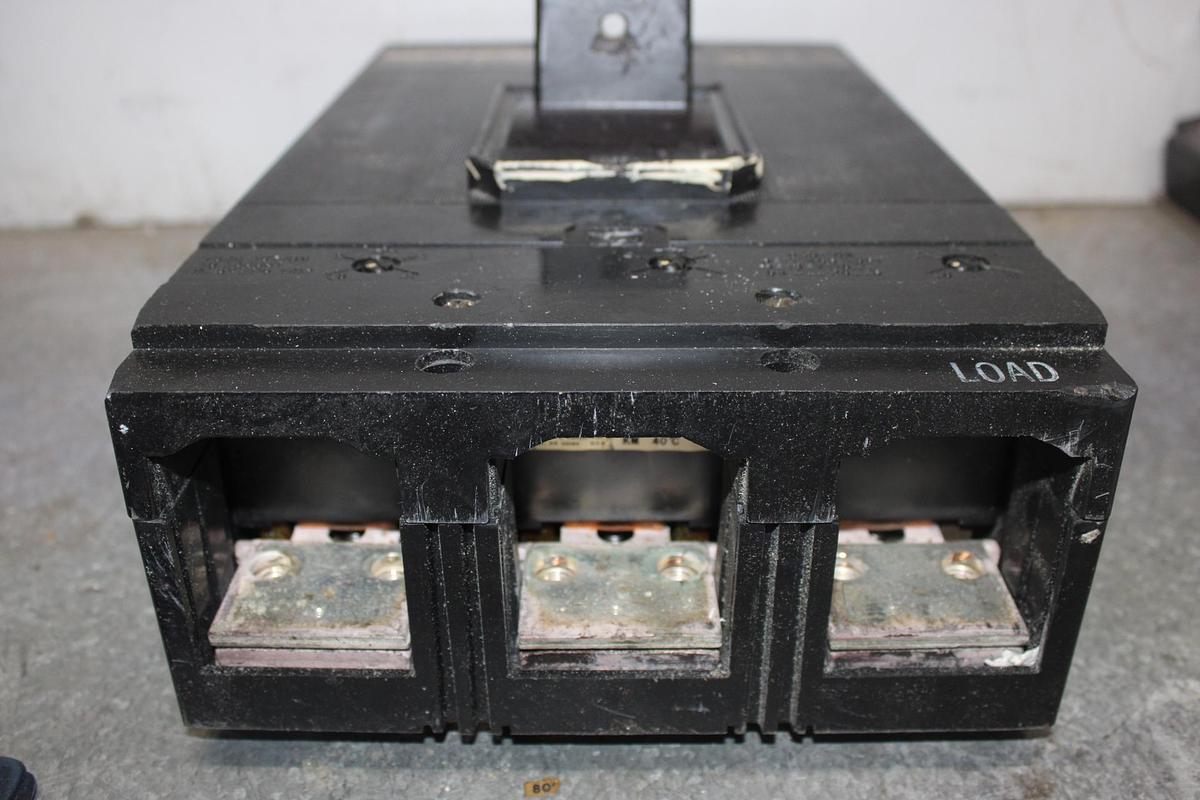 Used CUTLER HAMMER CIRCUIT BREAKER KDB3300W 300 AMP 600 VAC 3-POLE