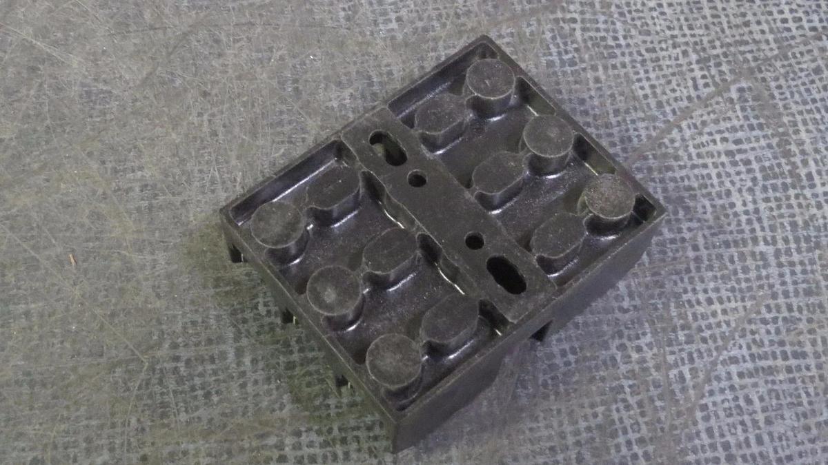 Used (SET OF 4) BUSSMANN BUSS FUSE HOLDER 30 AMP // 600V MODEL: BM6033SQ