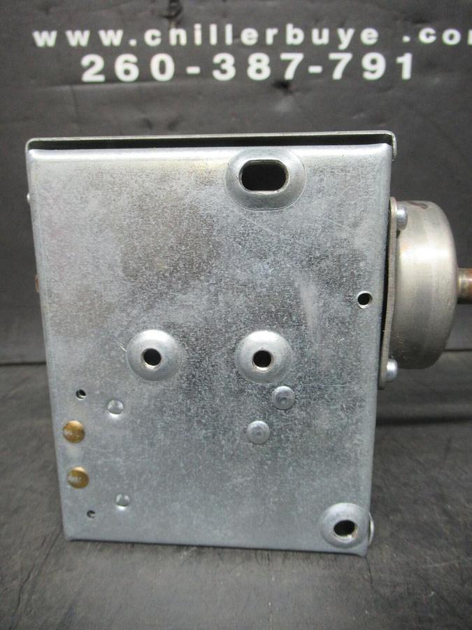 Used JOHNSON CONTROLS PRESSURE CONTROL P70DA-40 600 VAC 24 AMP 100 PSIG HK01CA-015
