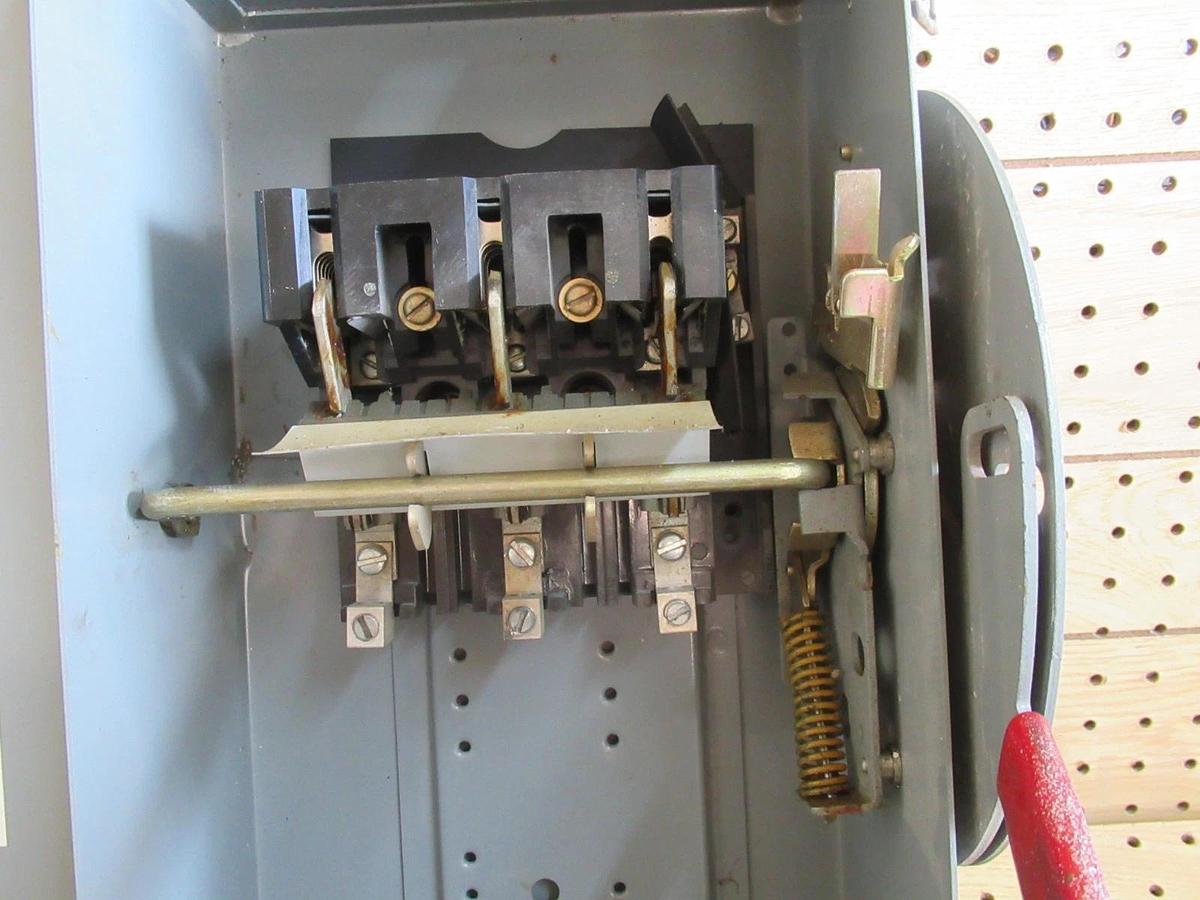 Used WESTINGHOUSE DISCONNECT SWITCH JHUN361 600VAC 20HP 30A 600VDC TYPE 12