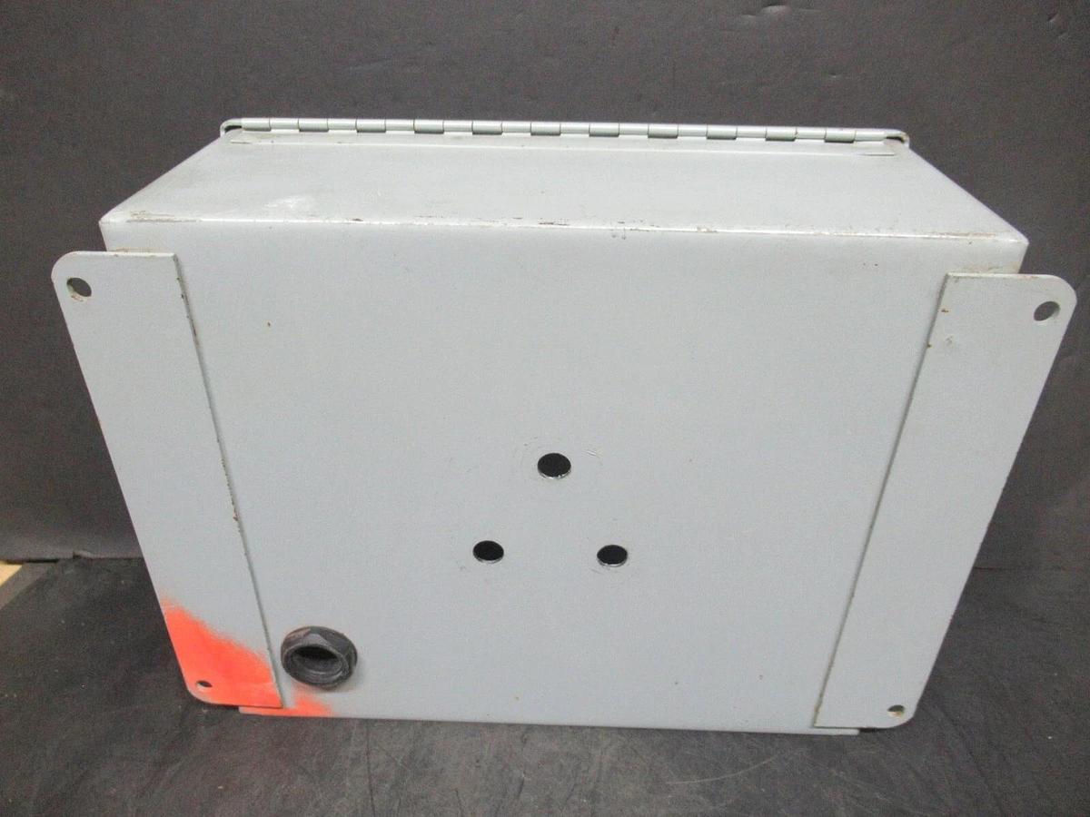 Used ALLEN-BRADLEY PANELVIEW-PLUS-600 2711P-T6C20D SER. B REV. A *ENCLOSURE*