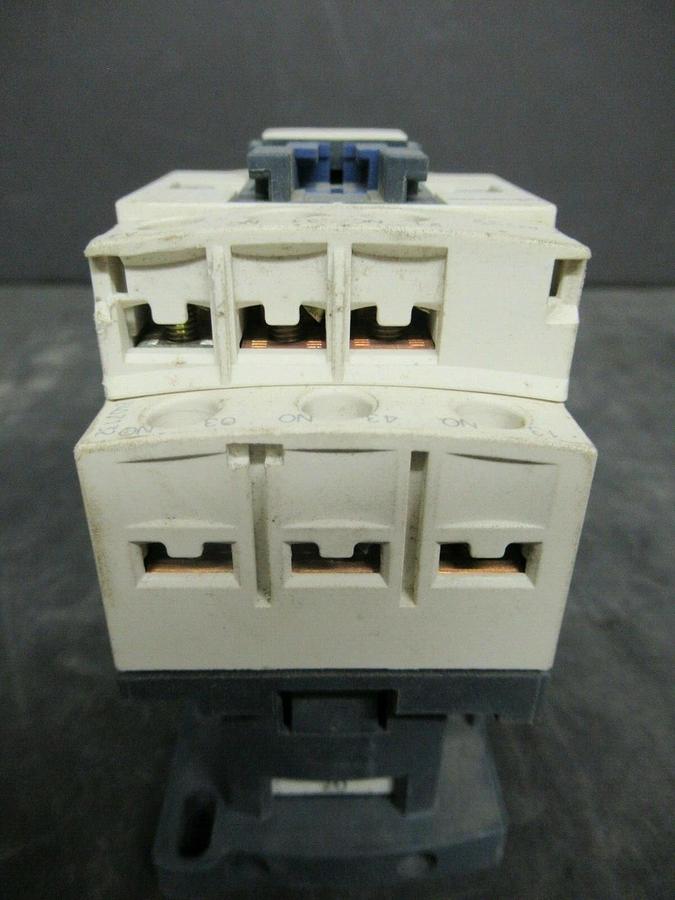 Used TELEMECANIQUE CONTROL RELAY CAD32  10 AMP 600 VAC **WARRANTY INCLUDED!**