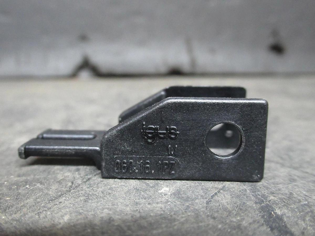 NEW IN BAG IGUS MOUNTING BRACKET ZIPPER 060-16-12PZMC **WARRANTY INCLUDED**