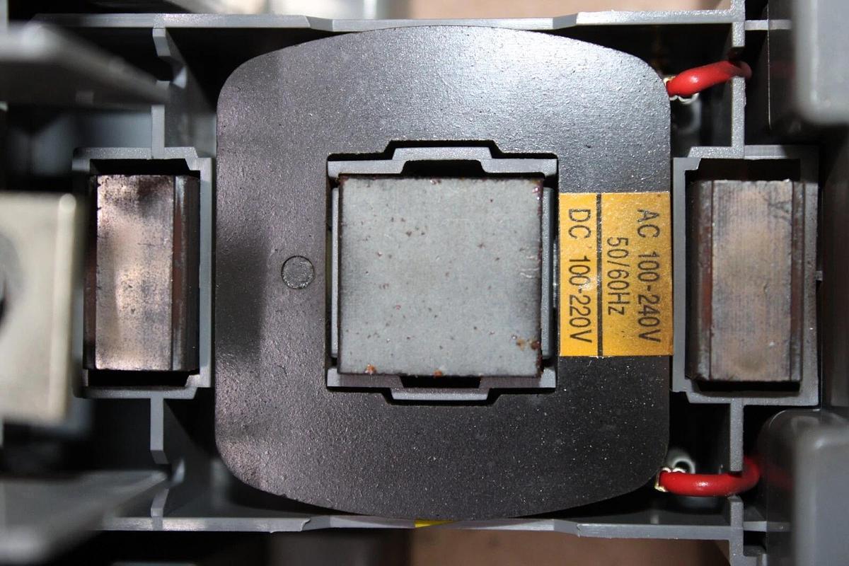 Used BENSHAW CONTACTOR RSC-150 NEMA 4 210 AMP 600 VAC 3-POLE COIL: 100-240 VAC