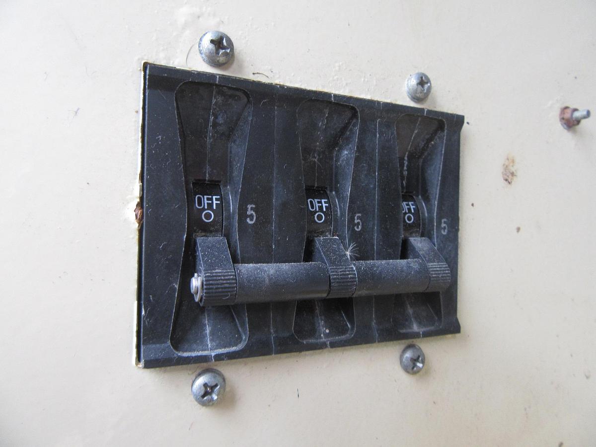 Used 50 KW DIESEL GENERATOR  KOHLER 120/240V JOHN DEERE ENCLOSED VIDEO WE SHIP 55KW