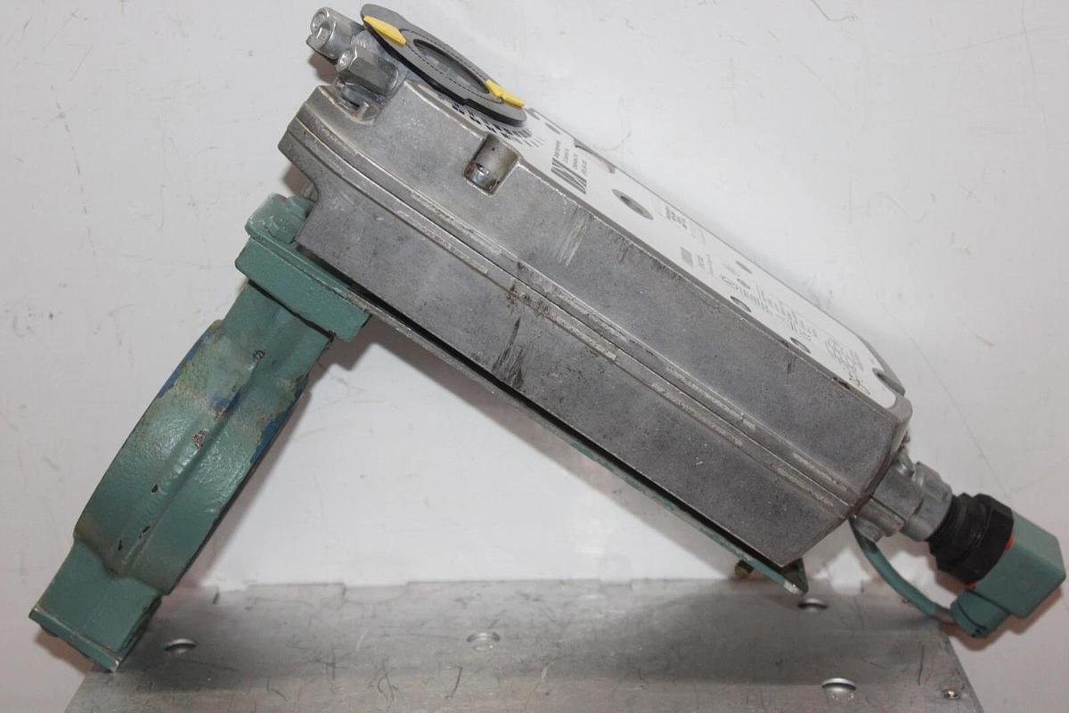 Used DEI DODGE ACTUATOR EN310B2-0-10V 24 VOLT 8 VA NEMA 2 W/ 022-10643-002 VALVE