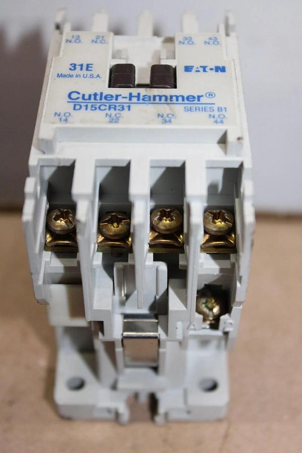 Used CUTLER HAMMER CONTACTOR D15CR31 SER. B1 10 AMP 600 VAC 3-POLE COIL: 110/120V