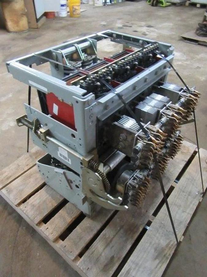 Used GE AKR 4000 AMP BREAKER AKR-8D-100 MICRO VERSA TRIP A440LSGMR 4000A GROUND LSG