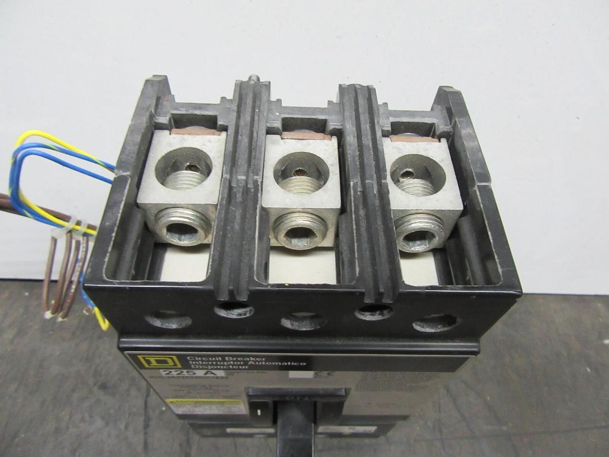 Used SQUARE D DC CIRCUIT BREAKER KHL3622522DC1625 225 AMP 600 VDC 3-POL W/ AUX AND UV