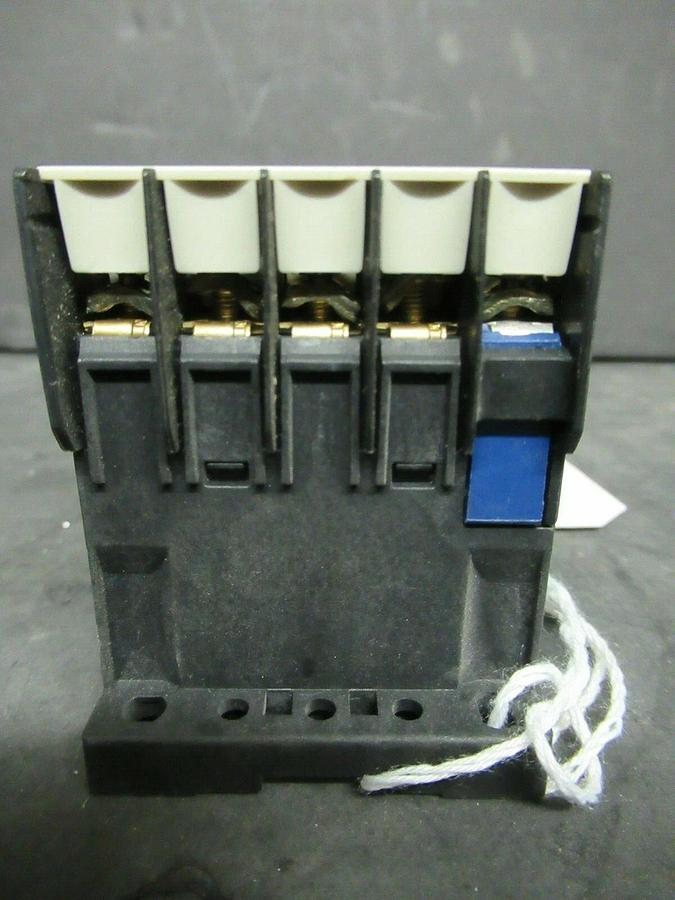 Used TELEMECANIQUE CONTACTOR LC1K0610B7 600 VAC 15 AMP 3 HP COIL: 120 VAC
