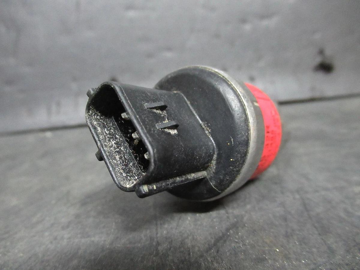 Used YORK PRESSURE TRANSDUCER 0225-28678 AKS-32R 060G1485 5 VDC 300 PSIS