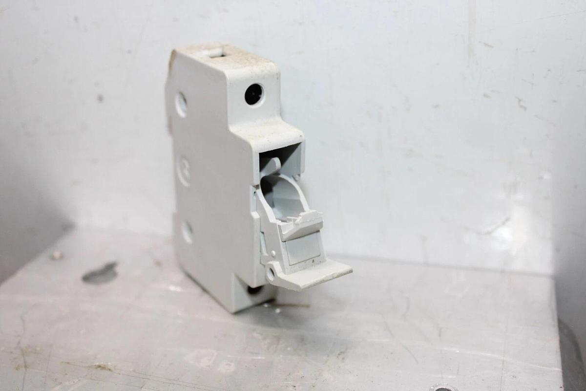 Used FERRAZ SHAWMUT ULTRASAFE FUSE HOLDER USCC1 B213441 1-POLE 600 VOLT 30 AMP
