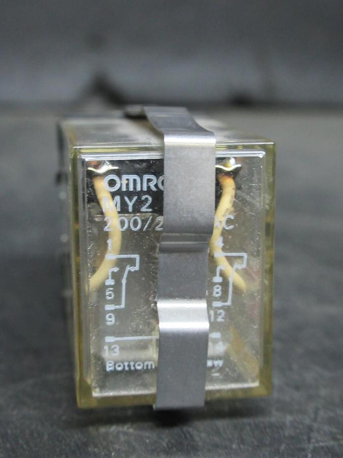 Used LOT OF 2 OMRON RELAYS MY2 200/220 240 VAC / 28 VDC 5 AMP **WARRANTY**