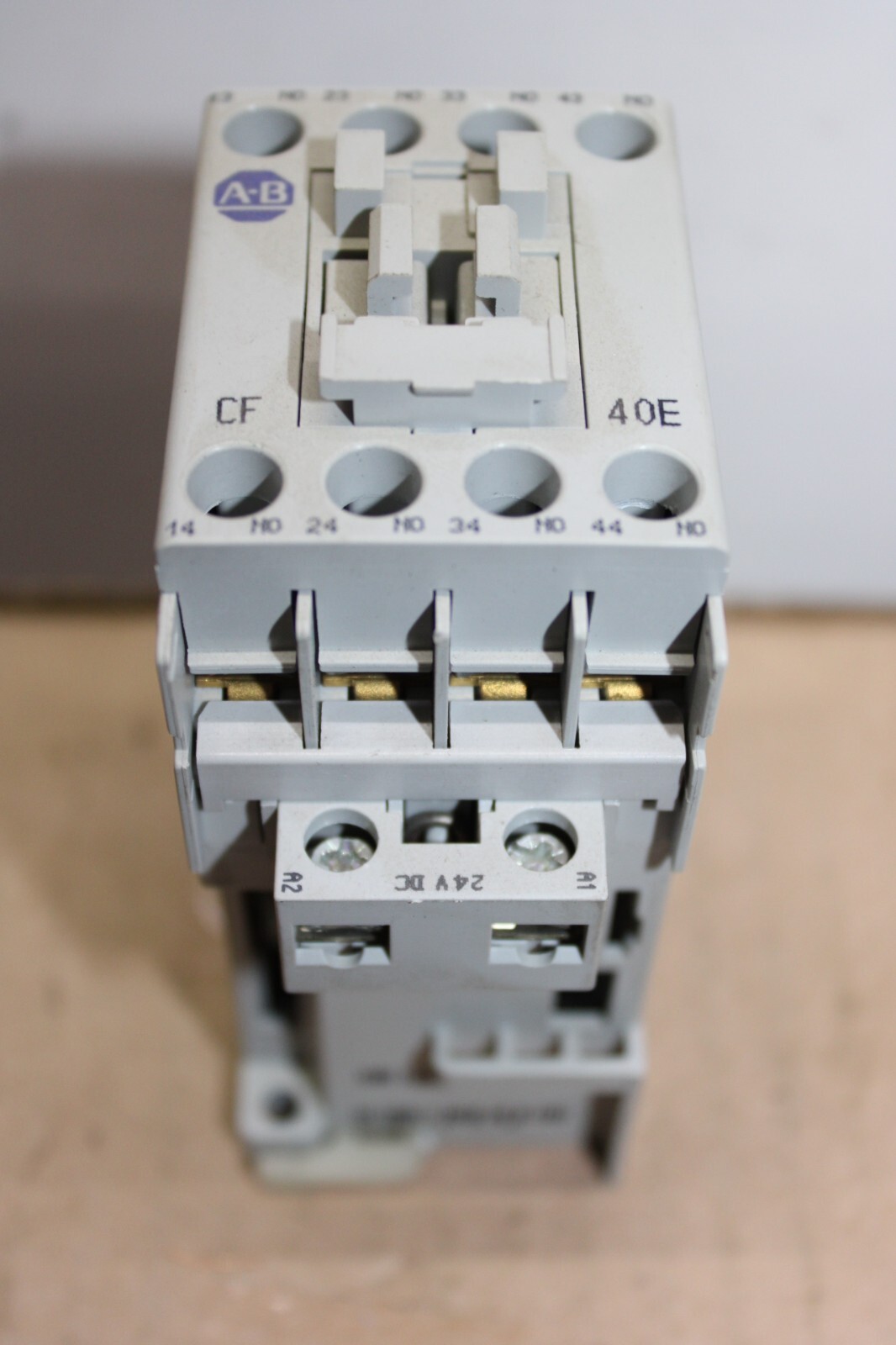 Used ALLEN BRADLEY CONTACTOR 700-CF400Z* 25 AMP 600 VOLT 3-POLE 3-PHASE SER. A