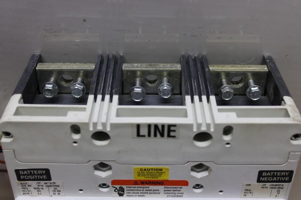Used CUTLER-HAMMER DC CIRCUIT BREAKER HLDDC3600F 500 AMP TRIP 600 VDC W/ PLUG