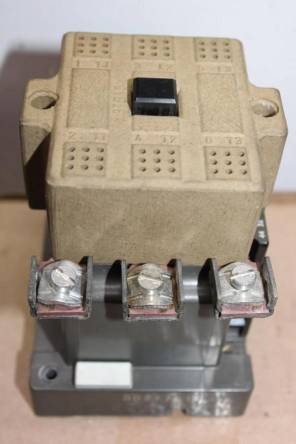 Used SIEMENS-ALLIS CONTACTOR CXL20*3 NEMA 2 600V 45 AMP 25 HP 3-POLE COIL: 120V