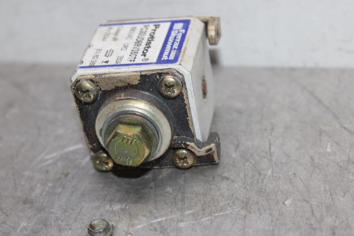 Used BUSSMAN SQUARE BODY FUSE 170M5813 700 AMP 690/700 VAC