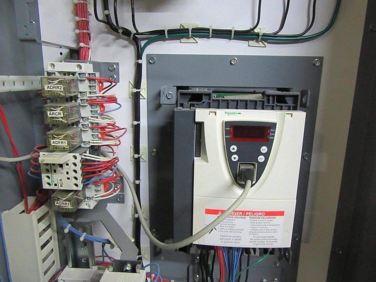 Used SQUARE D M-FLEX VARIABLE SPEED DRIVE MFDFG4VW ATV61HU30N4 5 HP 4 KW 460 VOLT