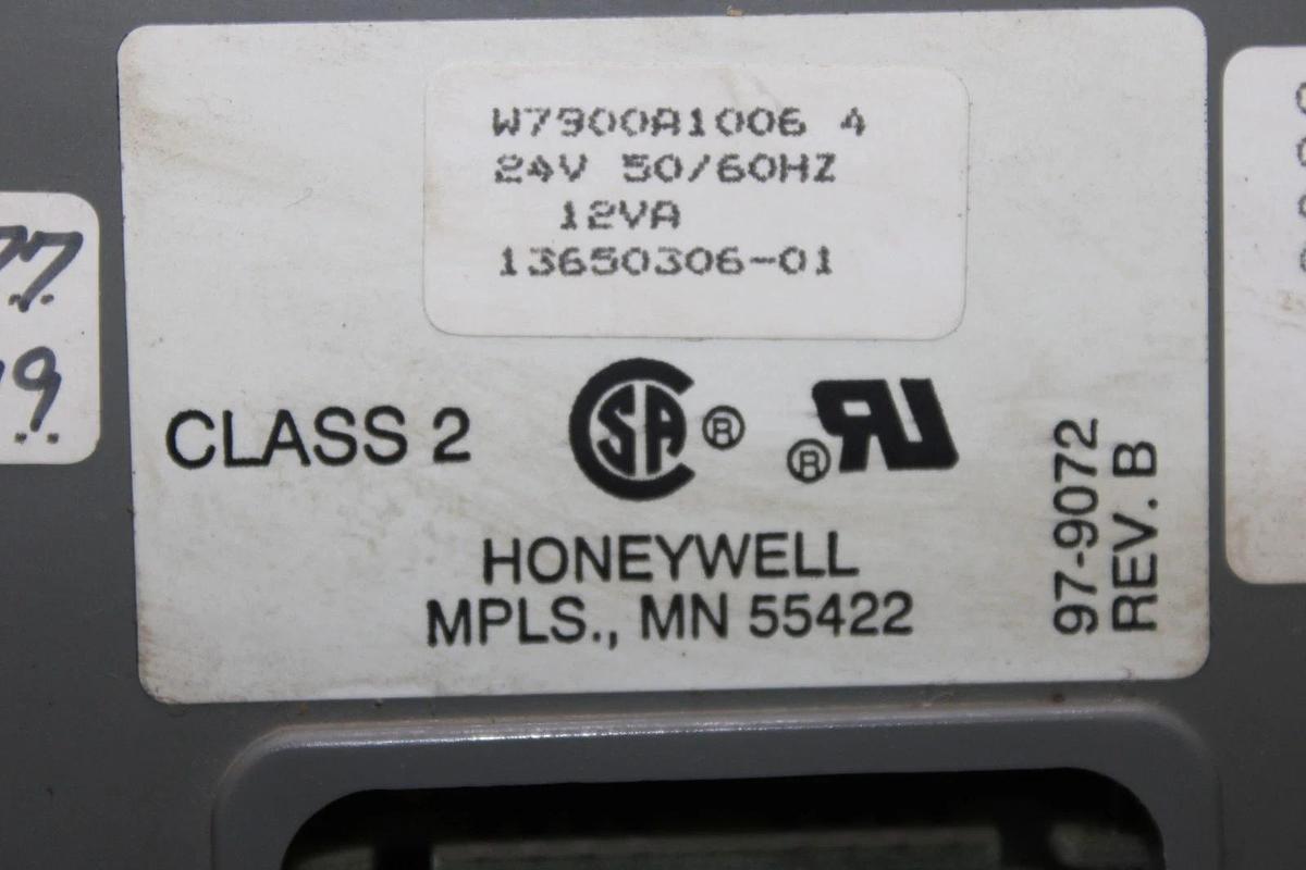 Used TRANE HONEYWELL CHILLER CONTROL MODULE W7900A1006 24 VOLT 229927L