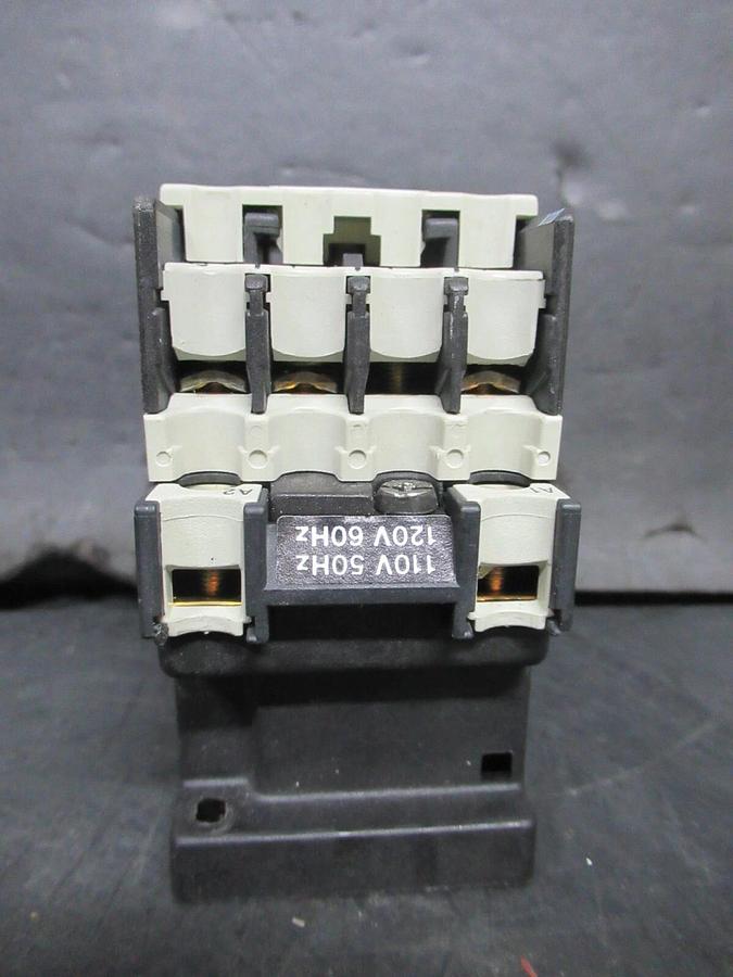 Used KLOCKNER-MOELLER CONTACTOR DIL-R-22-D 600 VAC 15 AMP COIL: 110/120 VOLT
