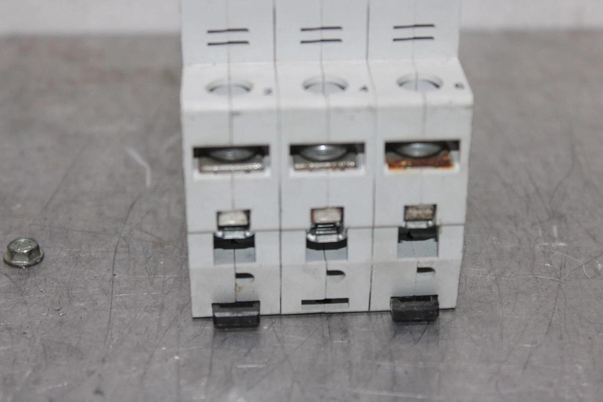 Used EATON CIRCUIT BREAKER WMZS3C08 3-POLE 8 AMP 277/480 VAC C8