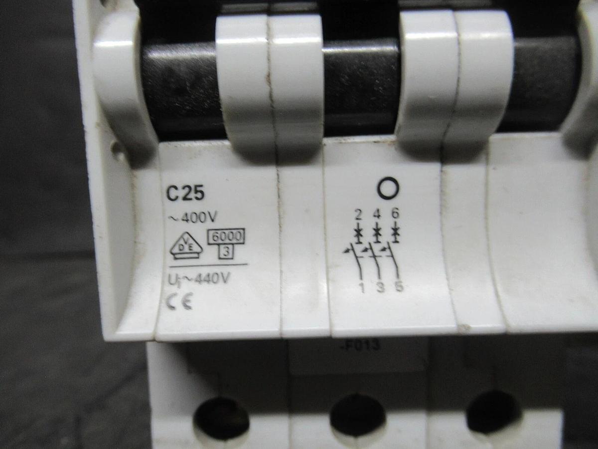 Used SIEMENS CIRCUIT BREAKER 5SX23 C25 25 AMP 480 VAC 3-POLE W/ 5SX9100 AUXILLIARY