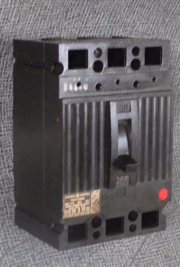 Used 40 AMP GE BREAKER 480 VAC 3 POLE MODEL TED134040 **WARRANTY INCLUDED**