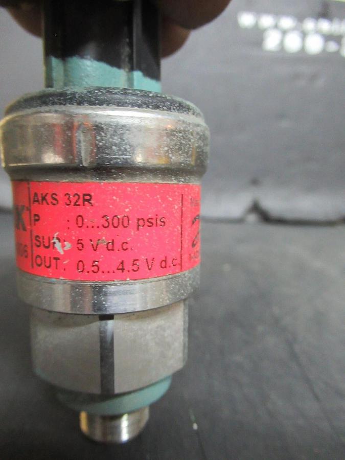 Used YORK DANFOSS PRESSURE TRANSDUCER 025-28678-006 300 PSIS 5 VDC **WARRANTY**
