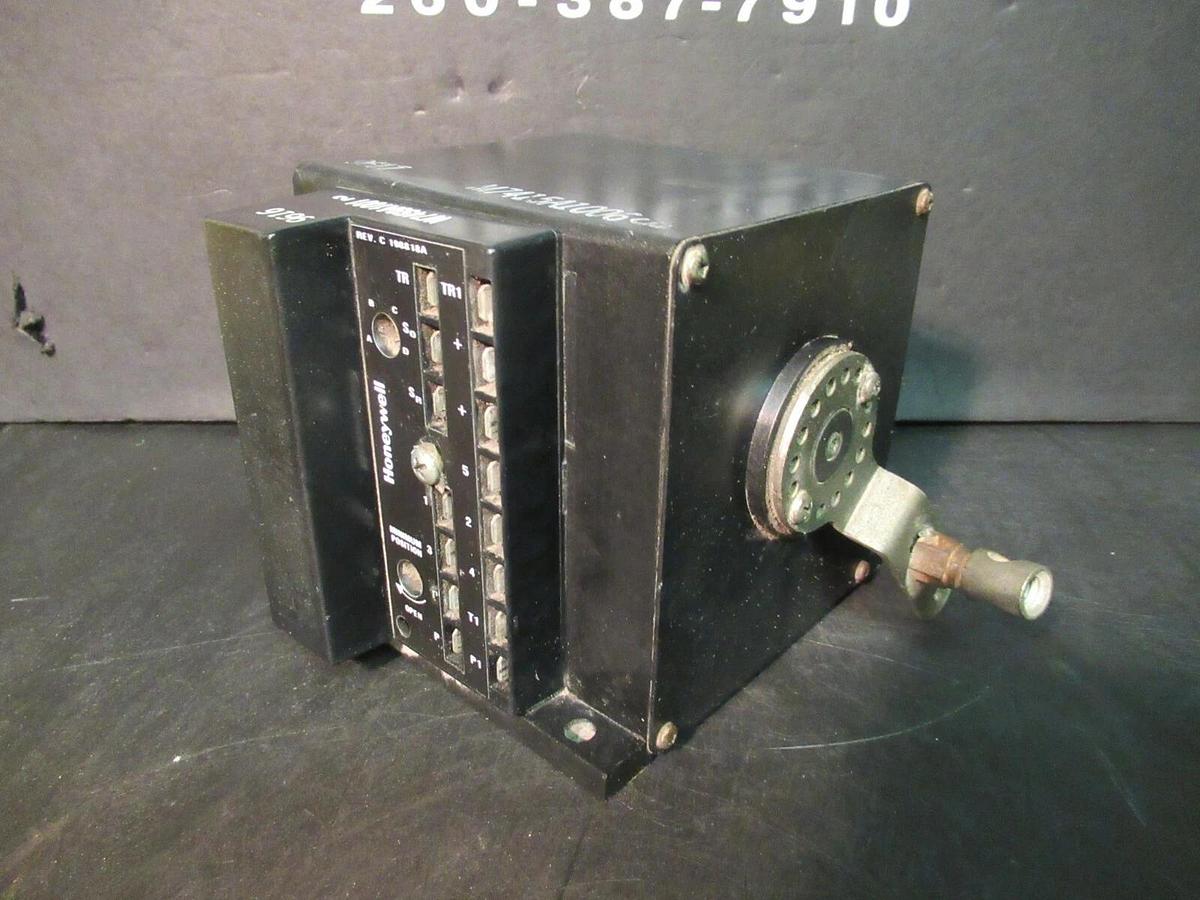 Used HONEYWELL / YORK ACTUATOR W7415A10063 WITH DCV ECONOMIZER CONT. M7459A10012