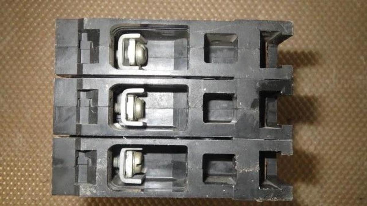 Used ITE SIEMENS BREAKER 15 AMP 480 VAC 3 POLE MODEL E43B015 **WARRANTY INCLUDED**