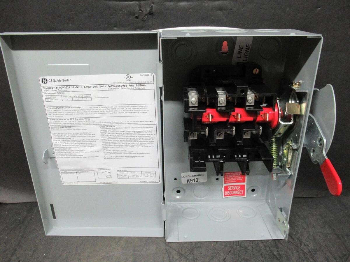 NEW IN BOX GE SAFETY SWITCH TGN3321 30 AMP 240 VAC 7.5 HP 3-POLE TYPE 1 ENCL.