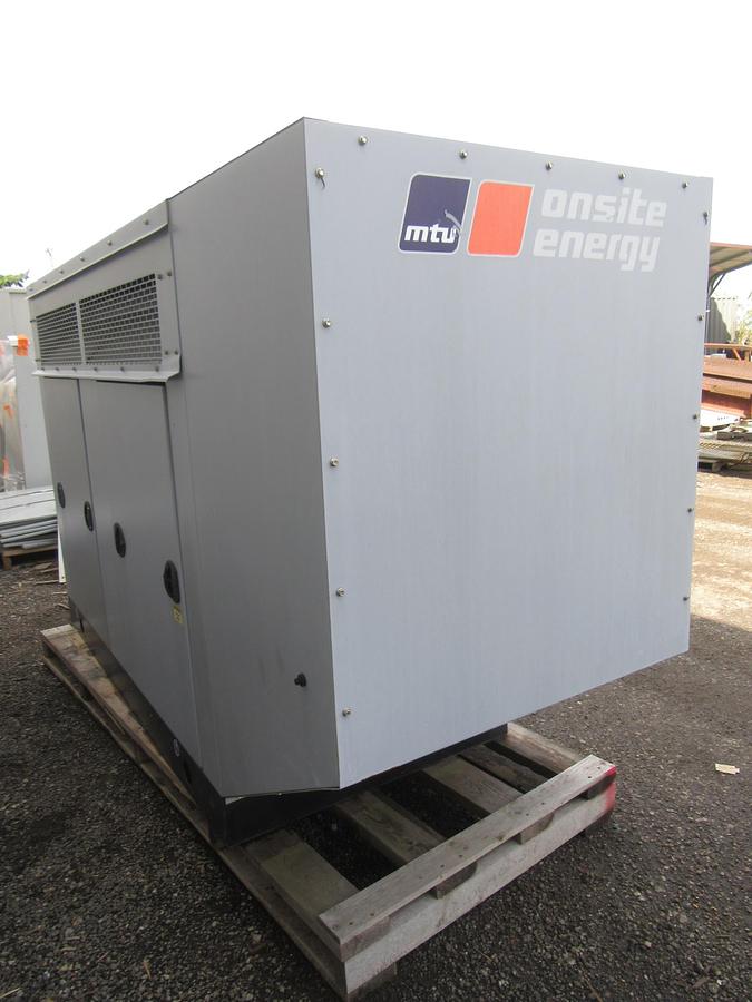 Used 30 KW GENERATOR MTU 4.3 NAT. GAS LP PROPANE 120/240 VOLT 1PH 207 HRS 40KW 2017