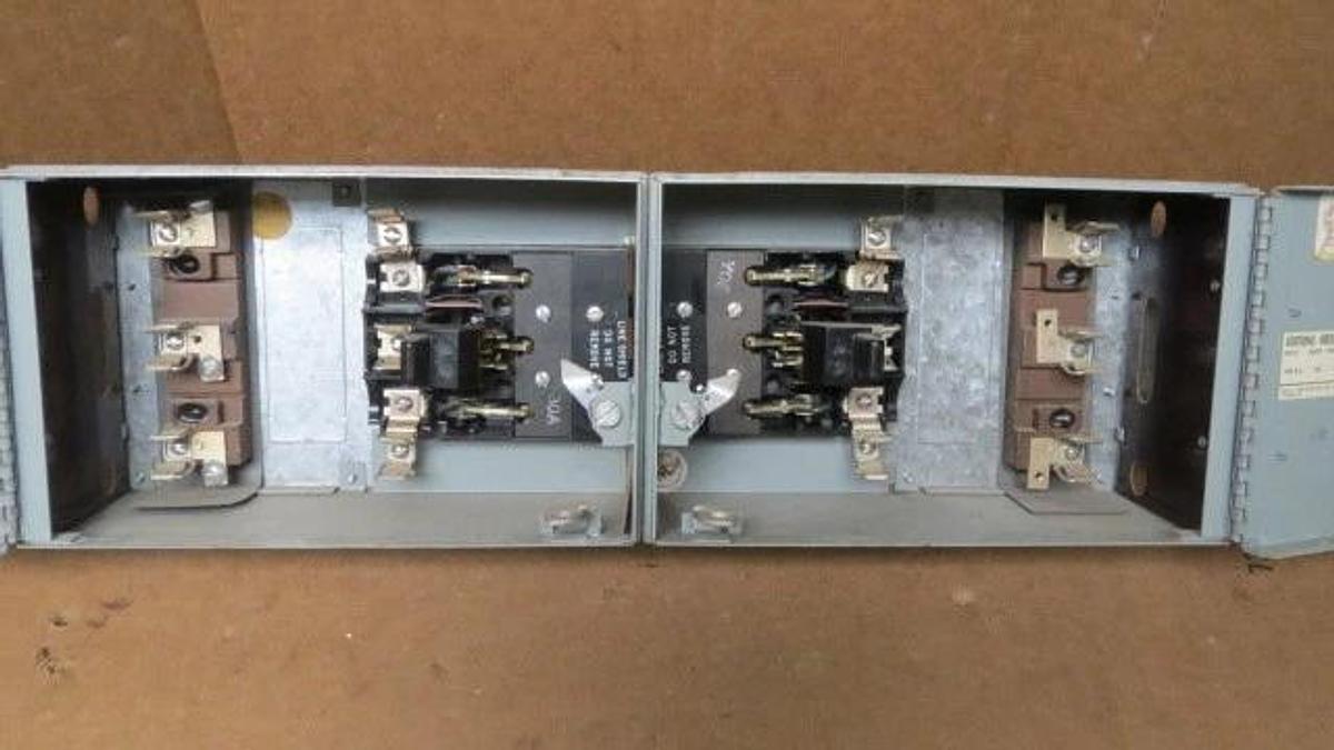 Used GENERAL ELECTRIC FUSIBLE PANELBOARD SWITCH DD2D3361 30 AMP 600 VAC 3-POLE 20 HP