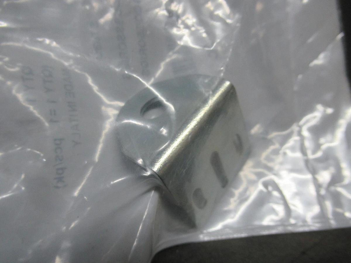 NEW IN BAG AUTOMATIONDIRECT RIGHT ANGLE MICRO DETECTOR MOUNT FOR 8mm SNSOR ST08C